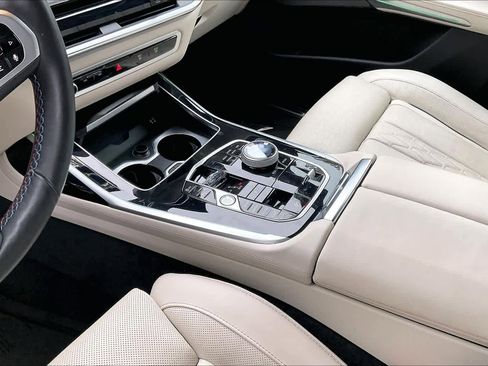 Used 2025 BMW X7 M60i image 18