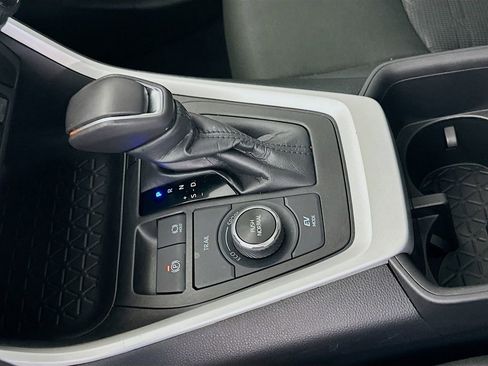 Used 2024 Toyota RAV4 SE w/ Convenience Package image 17