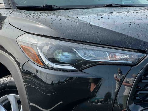 Used 2023 Toyota Corolla Cross LE FWD image 4