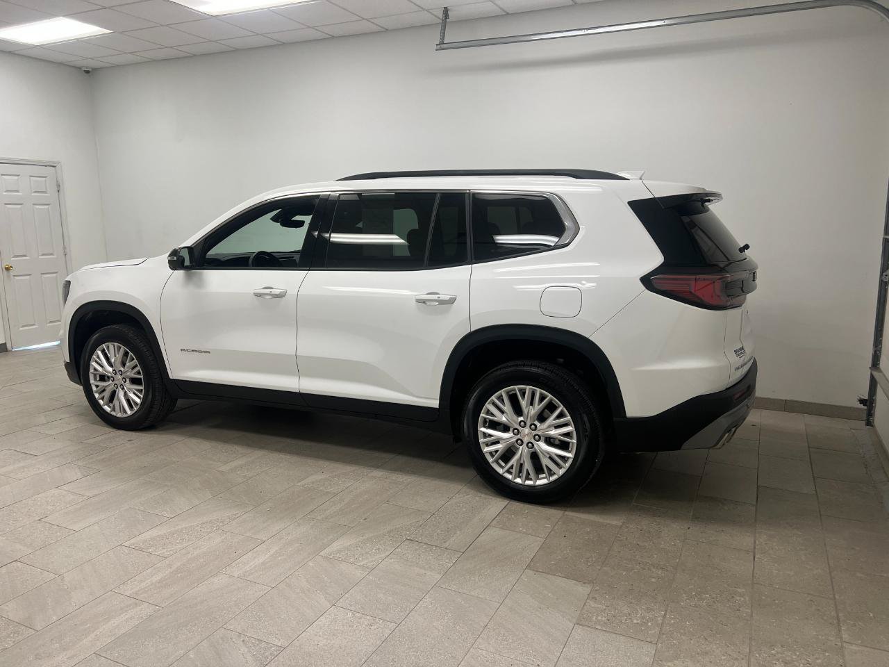 Used 2026 GMC Acadia Elevation w/ Elevation Premium Package AWD/4WD image 10