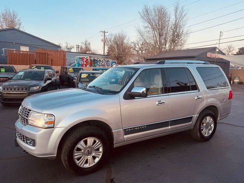 Used 2014 Lincoln Navigator 4WD image 4