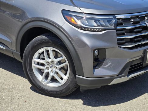 Certified 2025 Ford Explorer Active w/ Active Comfort Package RWD image 9