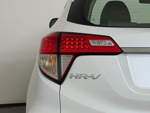 Used 2022 Honda HR-V LX image 12