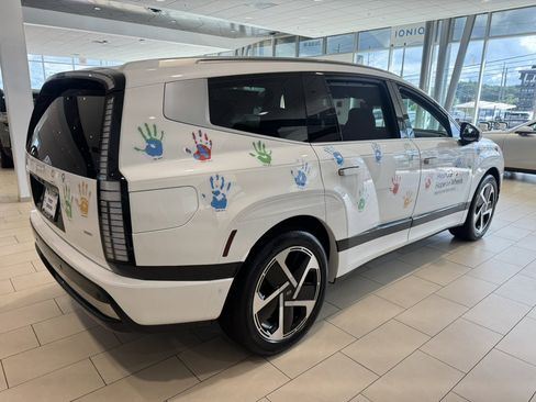 New 2026 Hyundai Ioniq 9 Calligraphy image 7