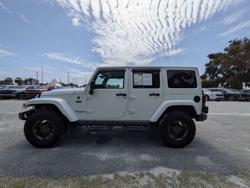 Used 2017 Jeep Wrangler Unlimited Sahara AWD/4WD image 6
