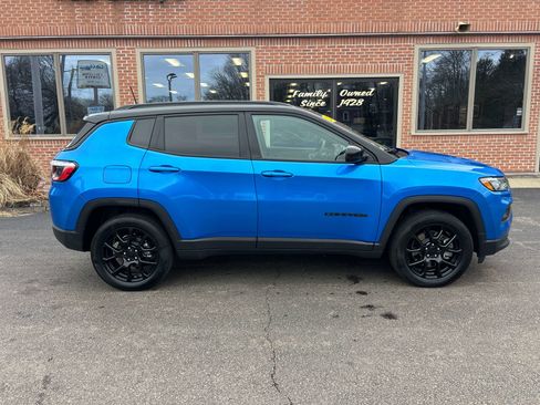 Used 2024 Jeep Compass Latitude w/ Convenience Group image 27