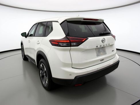 Used 2025 Nissan Rogue SV image 6