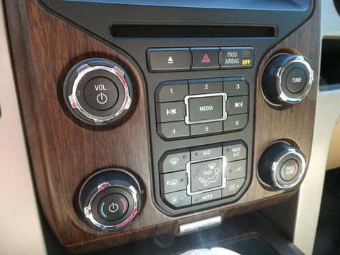 Used 2014 Ford F150 Lariat w/ Equipment Group 502A Luxury AWD/4WD image 30