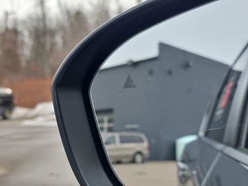 Certified 2022 Nissan Rogue SV image 30