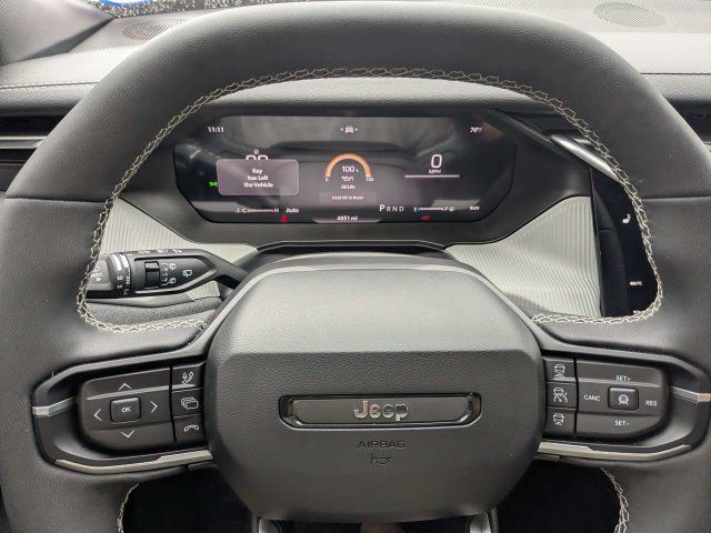 Used 2026 Jeep Cherokee Laredo AWD/4WD image 29