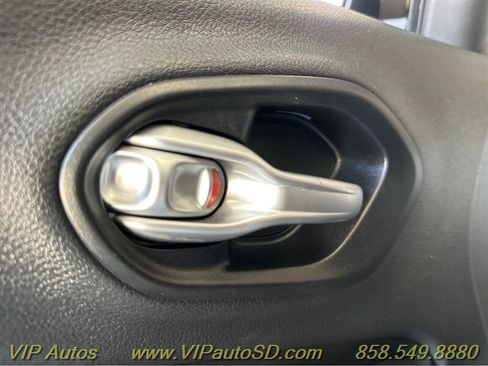 Used 2015 Jeep Cherokee Trailhawk image 33