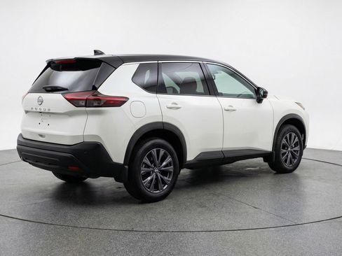 Used 2025 Nissan Rogue SV image 9