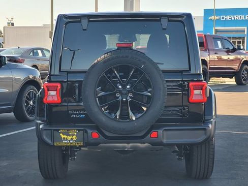 Certified 2025 Jeep Wrangler Unlimited Sahara AWD/4WD image 5