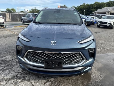 Used 2025 Buick Encore GX Avenir w/ Avenir Convenience Package FWD image 9