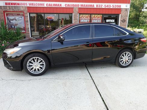 Used 2016 Toyota Camry XSE w/ Moonroof Package FWD image 1