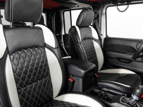 Used 2020 Jeep Gladiator Overland image 27