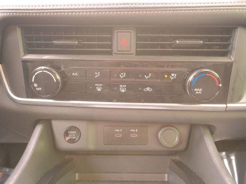 Used 2024 Nissan Rogue S image 36