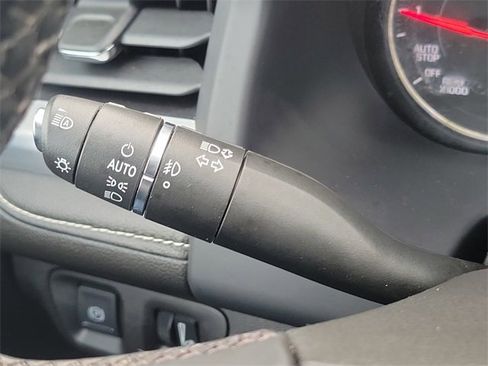 Certified 2023 GMC Acadia SLT image 12