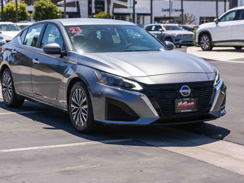 Used 2023 Nissan Altima 2.5 SV FWD image 3