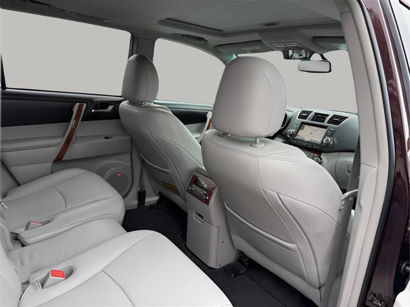 Used 2011 Toyota Highlander Limited w/ Tow Pkg FWD image 39