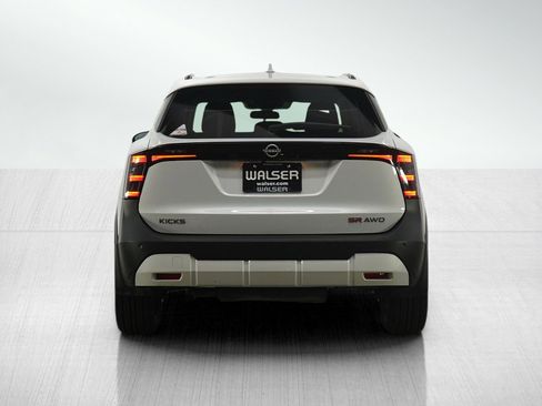 Used 2025 Nissan Kicks SR image 4