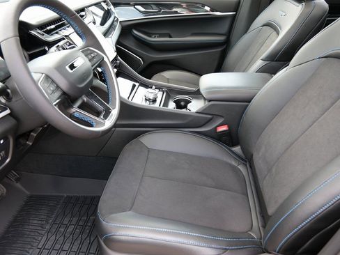 Used 2024 Jeep Grand Cherokee Trailhawk image 4