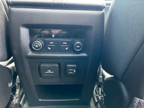 Used 2021 Chevrolet Traverse High Country AWD/4WD image 29
