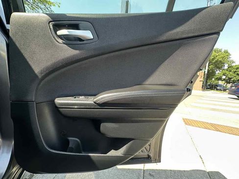 Used 2018 Dodge Charger SXT w/ Blacktop Package RWD image 33