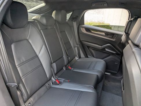 Used 2026 Porsche Cayenne Coupe AWD/4WD image 25