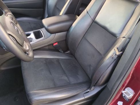 Used 2022 Jeep Grand Cherokee Laredo X image 17