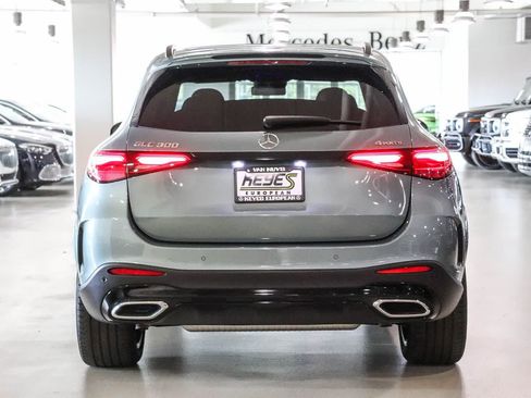 Used 2025 Mercedes-Benz GLC 300 4MATIC image 3