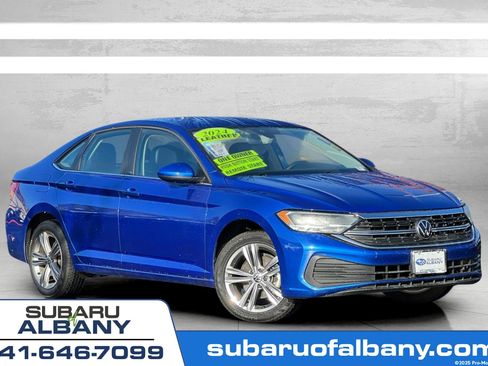 Used 2024 Volkswagen Jetta SE image 1