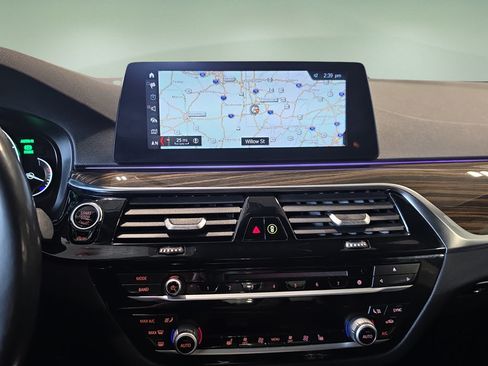 Used 2018 BMW 530i xDrive AWD/4WD image 30