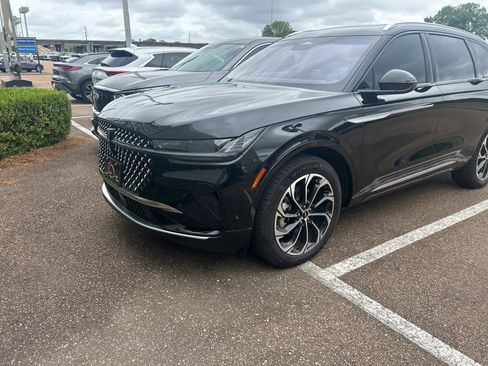 Used 2024 Lincoln Nautilus Reserve w/ Equipment Group 202A AWD/4WD image 4