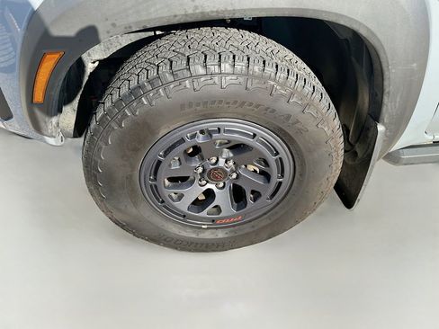 Used 2025 Nissan Frontier PRO-4X w/ Pro Convenience Package image 32