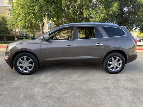 Used 2008 Buick Enclave CXL w/ Entertainment Package #2 FWD image 4