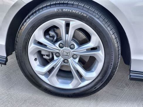 Certified 2025 Honda Accord LX image 9