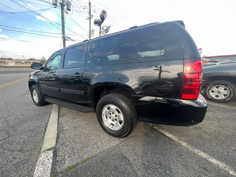 Used 2009 Chevrolet Suburban LT image 6