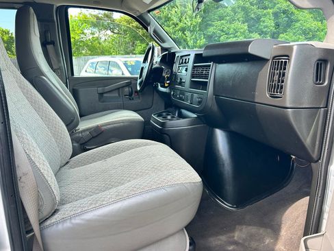 Used 2020 Chevrolet Express 3500 LT w/ LT Preferred Equipment Group RWD image 9