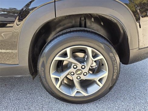 Certified 2025 Chevrolet Trax LT w/ LT Convenience Package image 17