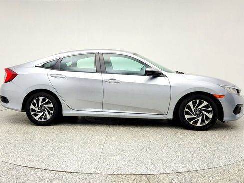 Used 2017 Honda Civic EX image 4