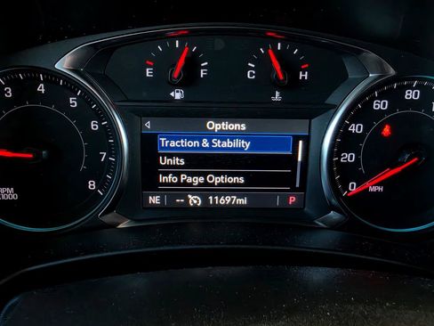 Used 2024 Chevrolet Equinox Premier AWD/4WD image 35