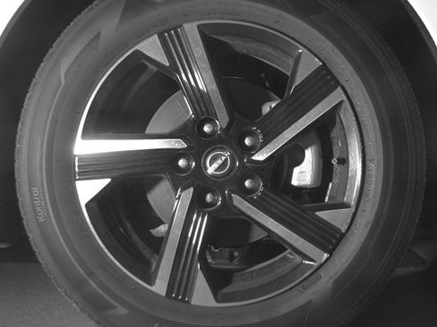 Used 2025 Nissan Sentra SV image 10