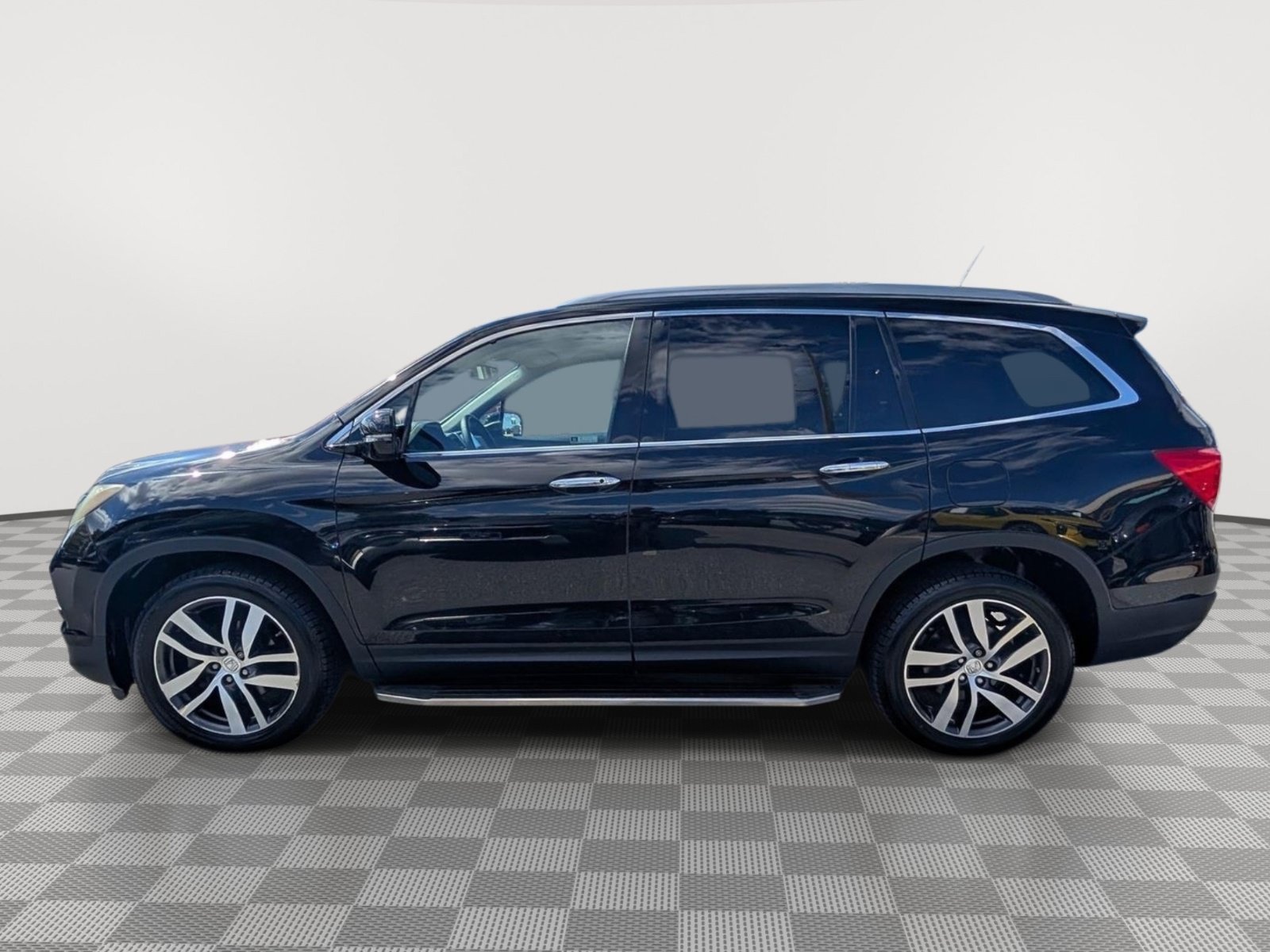 Used 2017 Honda Pilot Touring image 2
