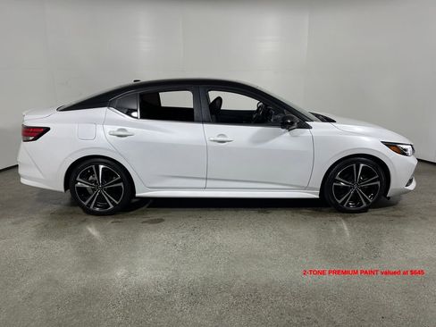 Used 2022 Nissan Sentra SR w/ SR Premium Package image 2