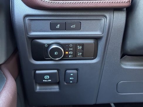 Used 2024 Ford Expedition Limited image 27