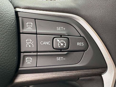 Used 2025 Jeep Grand Cherokee Limited w/ Trailer Tow Package AWD/4WD image 20