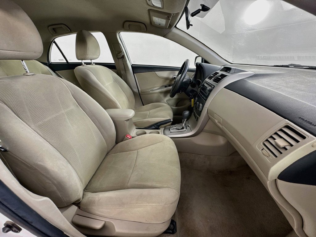 Used 2012 Toyota Corolla LE FWD image 31