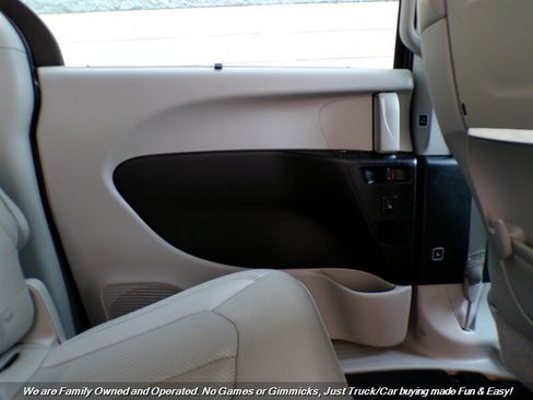 Used 2017 Chrysler Pacifica Touring-L Plus image 25