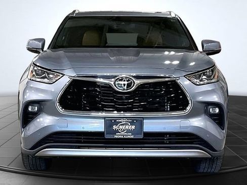 Used 2022 Toyota Highlander Platinum AWD/4WD image 3